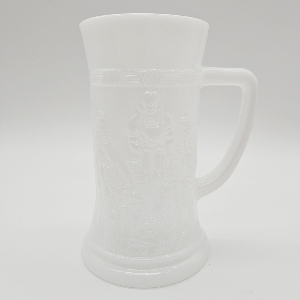 VINTAGE | Federal Glass tavern scene milk glass beer stein mug